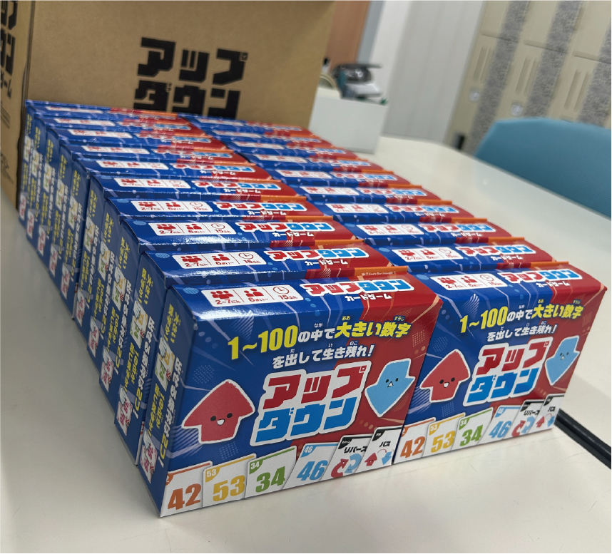 アップダウン納品！1〜100までの数字カードを出し続けて、最後まで生き残るゲーム！